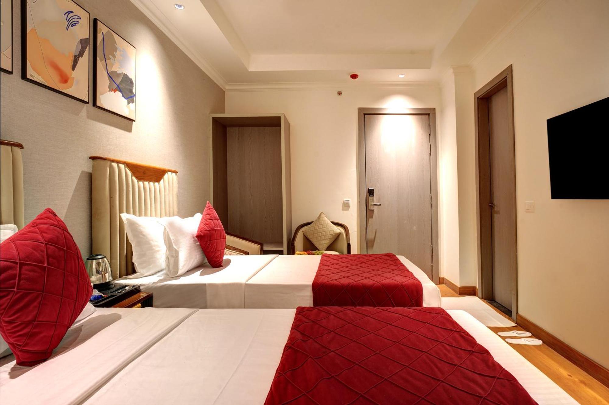 Iva Premium Delhi Airport With Airport Drop Hotel New Delhi Exterior photo
