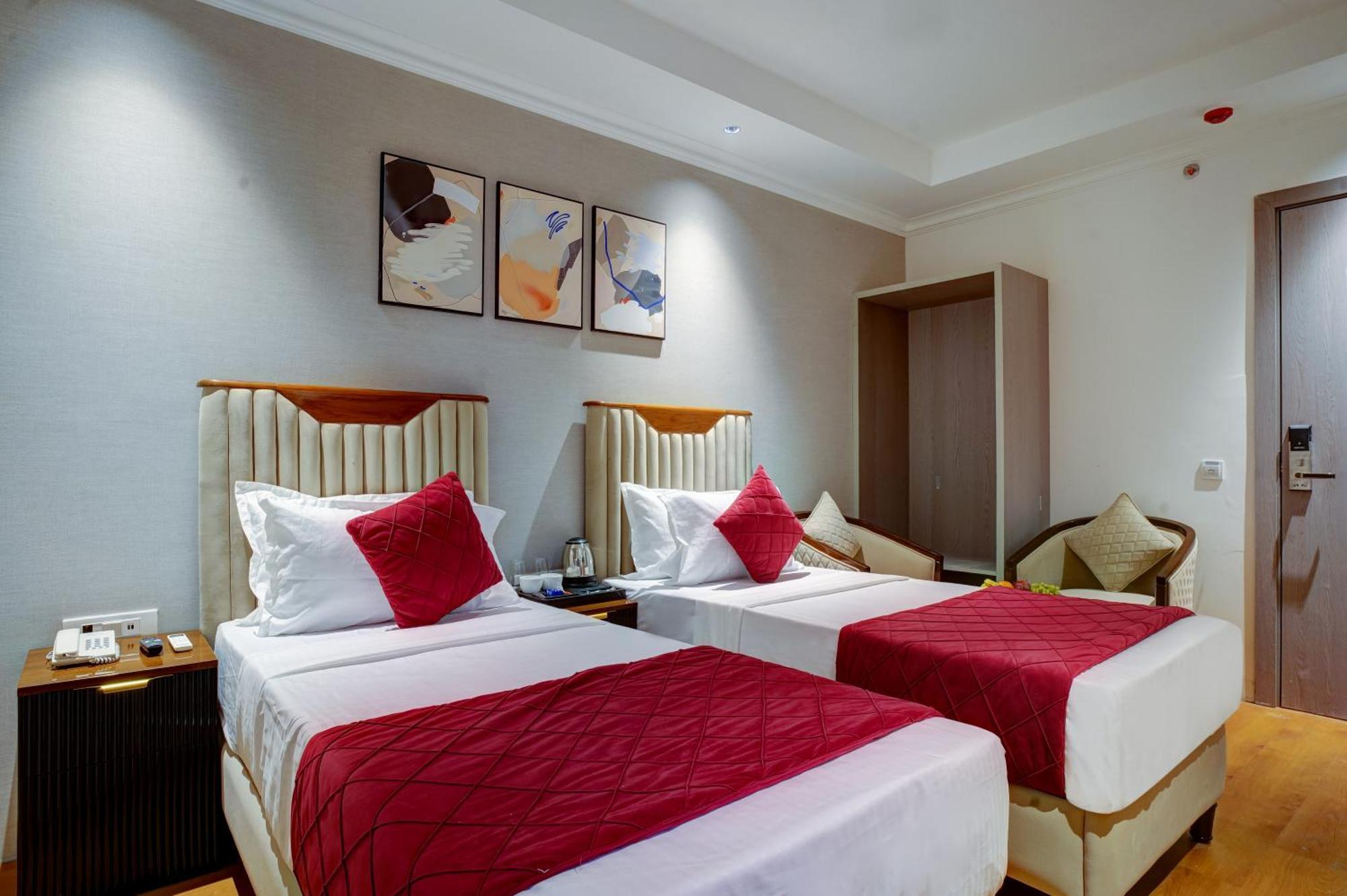 Iva Premium Delhi Airport With Airport Drop Hotel New Delhi Exterior photo