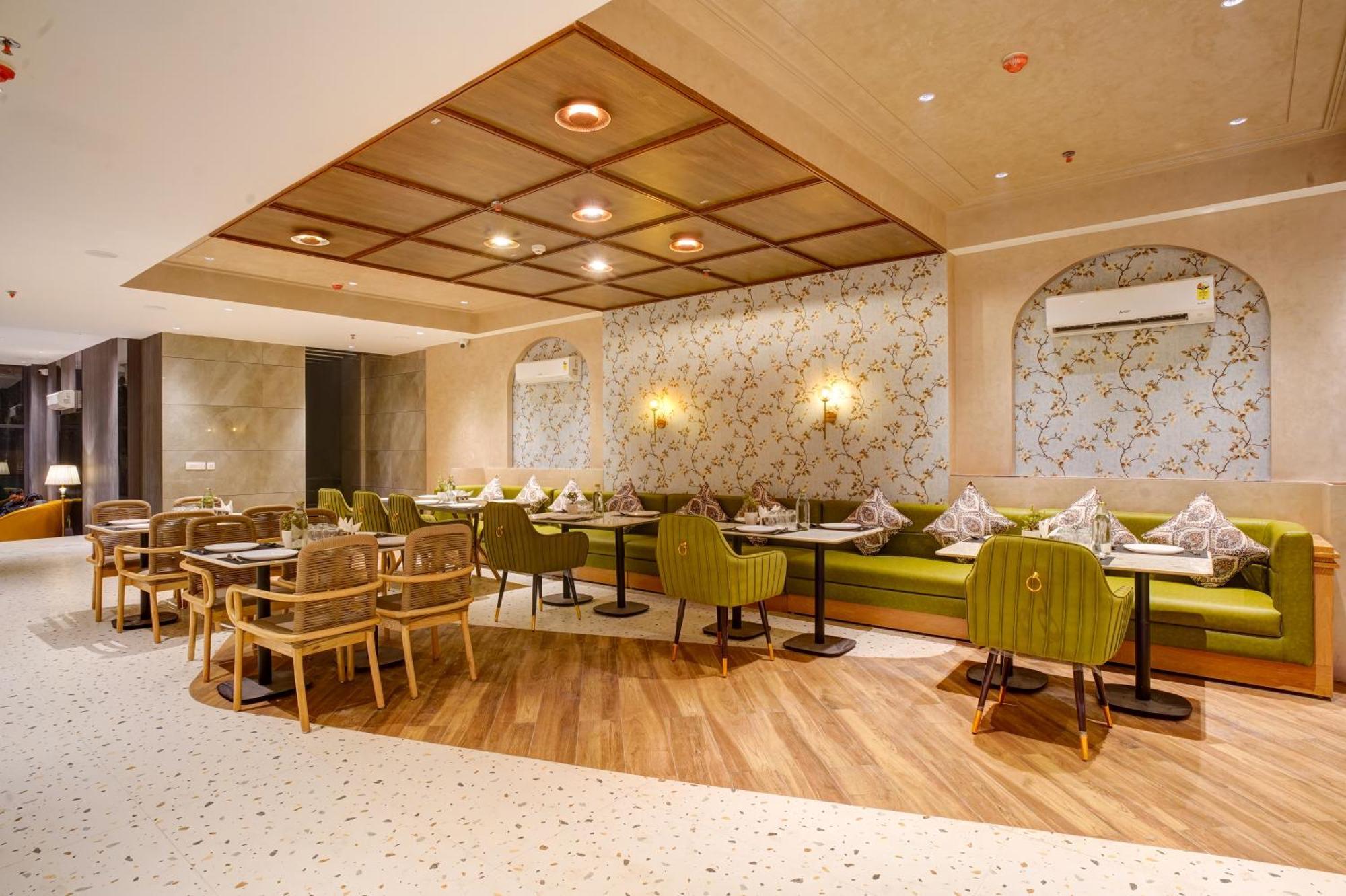 Iva Premium Delhi Airport With Airport Drop Hotel New Delhi Exterior photo