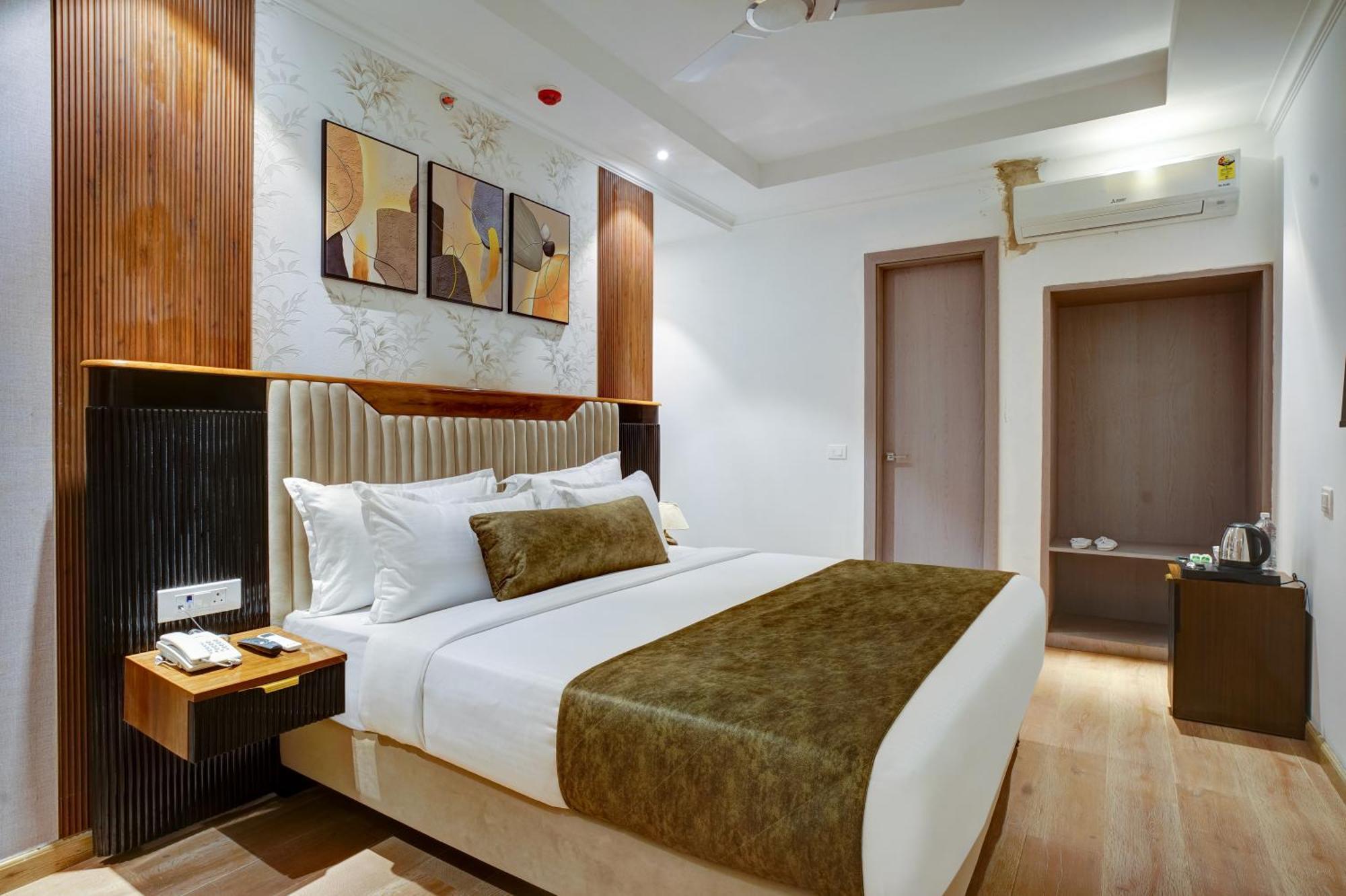 Iva Premium Delhi Airport With Airport Drop Hotel New Delhi Exterior photo