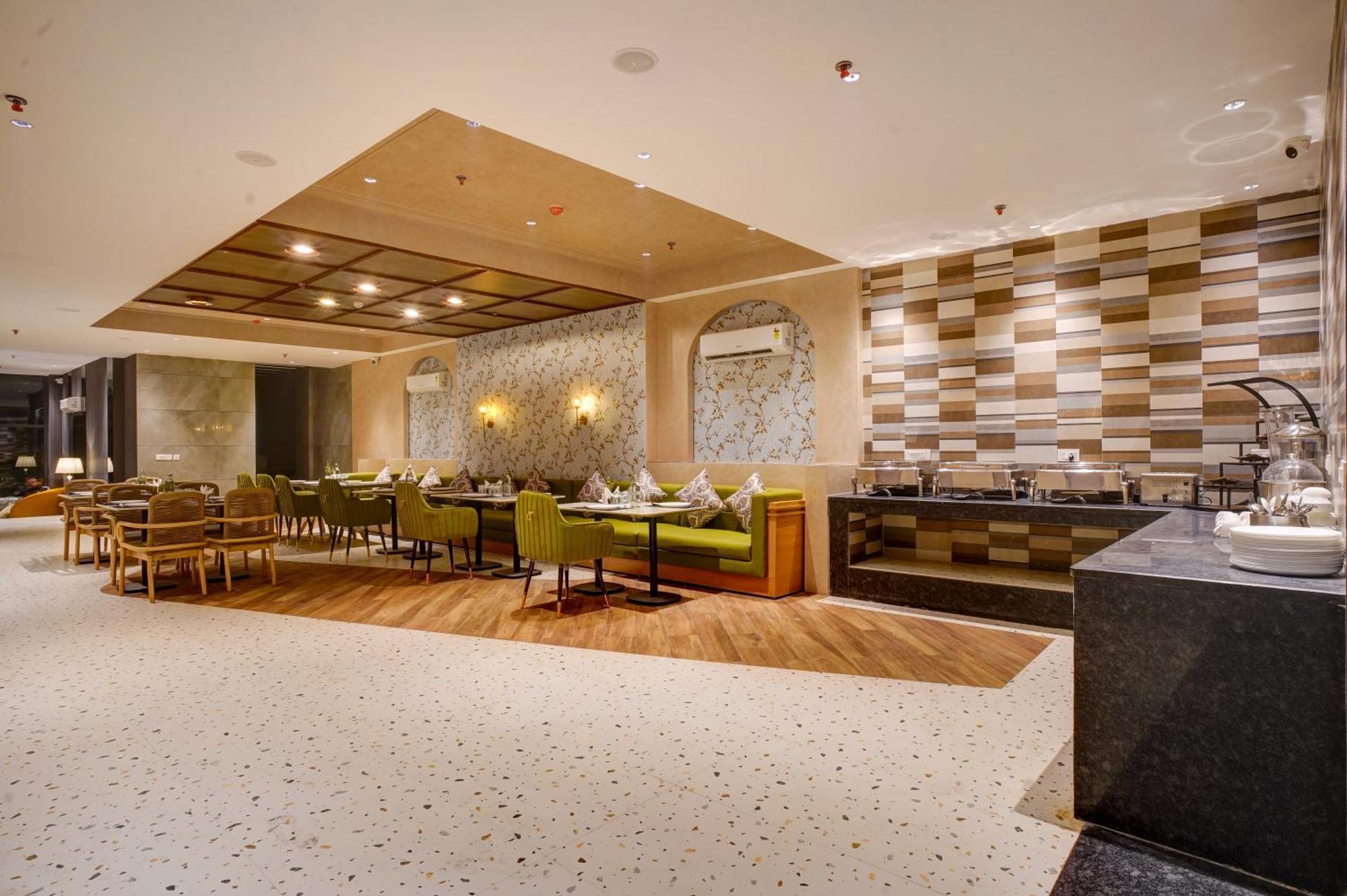 Iva Premium Delhi Airport With Airport Drop Hotel New Delhi Exterior photo